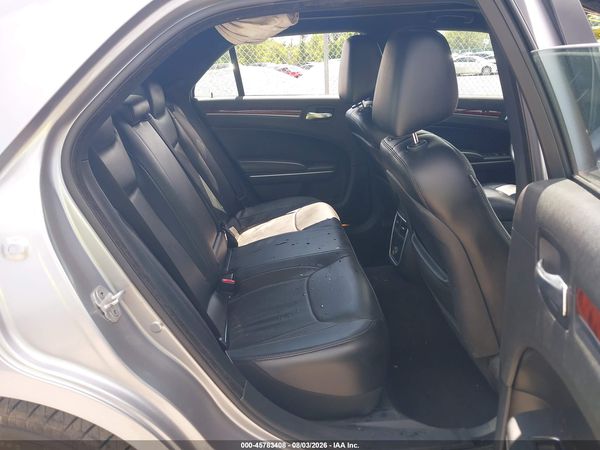 2014 CHRYSLER 300 — I8
