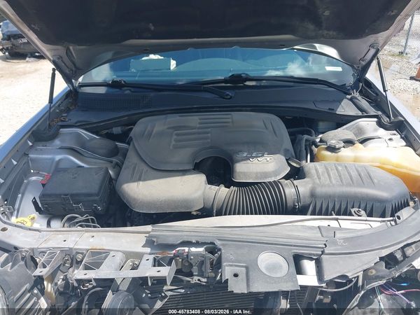 2014 CHRYSLER 300 — I10