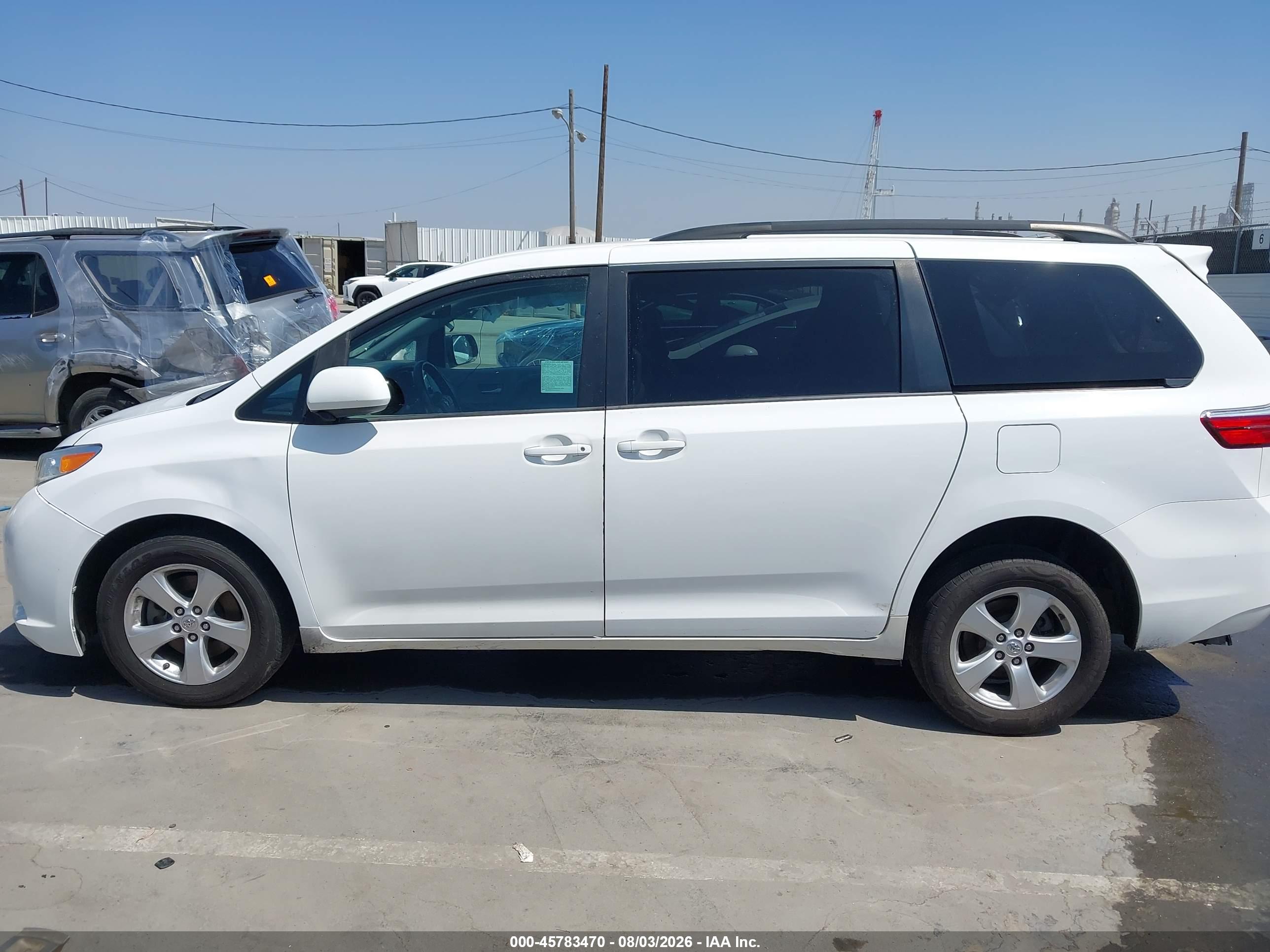 2016 TOYOTA SIENNA LE 8 PASSENGER