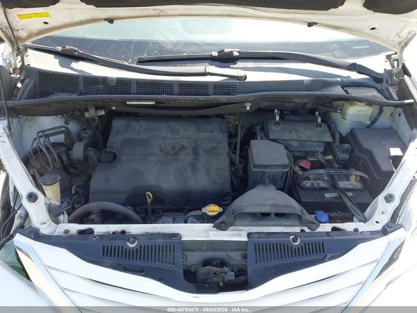 2016 TOYOTA SIENNA LE 8 PASSENGER