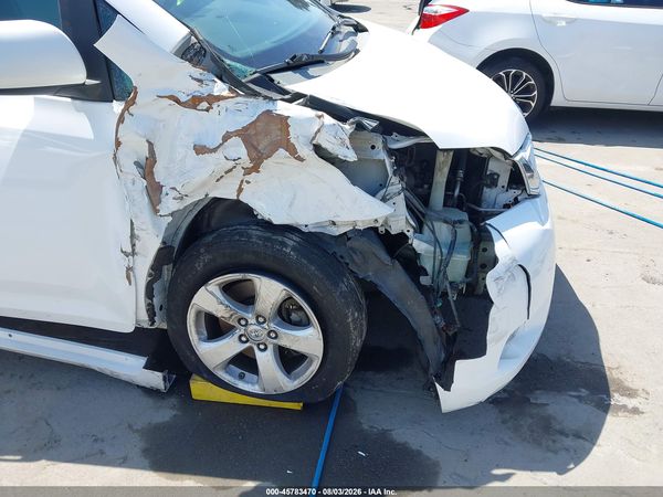 2016 TOYOTA SIENNA LE 8 PASSENGER