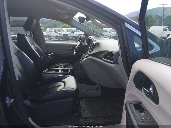 2020 CHRYSLER PACIFICA TOURING L — I5