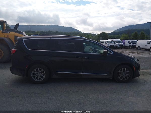 2020 CHRYSLER PACIFICA TOURING L — I116