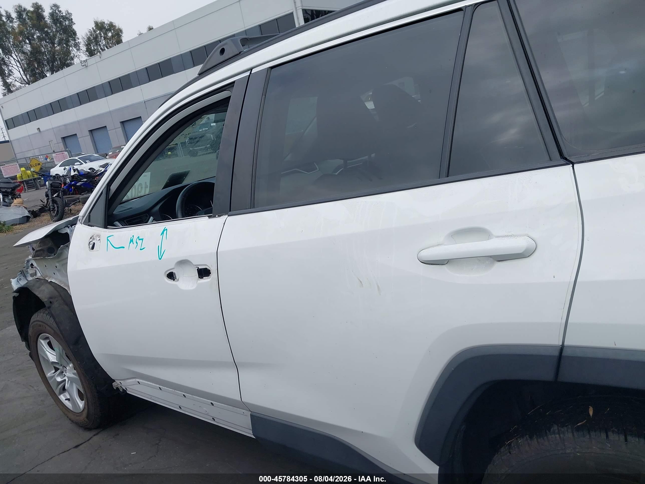2021 TOYOTA RAV4 XLE
