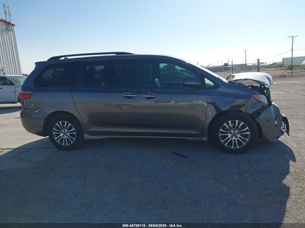 2020 TOYOTA SIENNA XLE