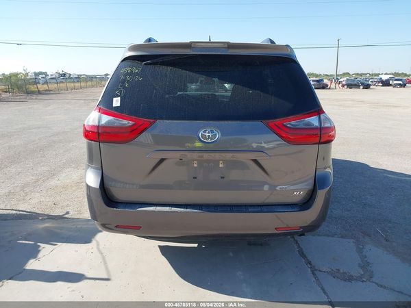 2020 TOYOTA SIENNA XLE