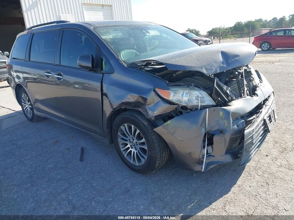 2020 TOYOTA SIENNA XLE