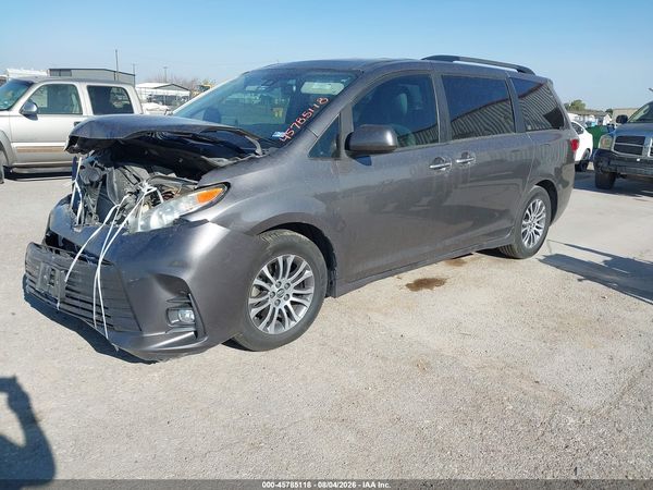 2020 TOYOTA SIENNA XLE