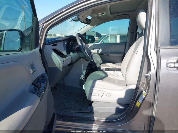 2020 TOYOTA SIENNA XLE