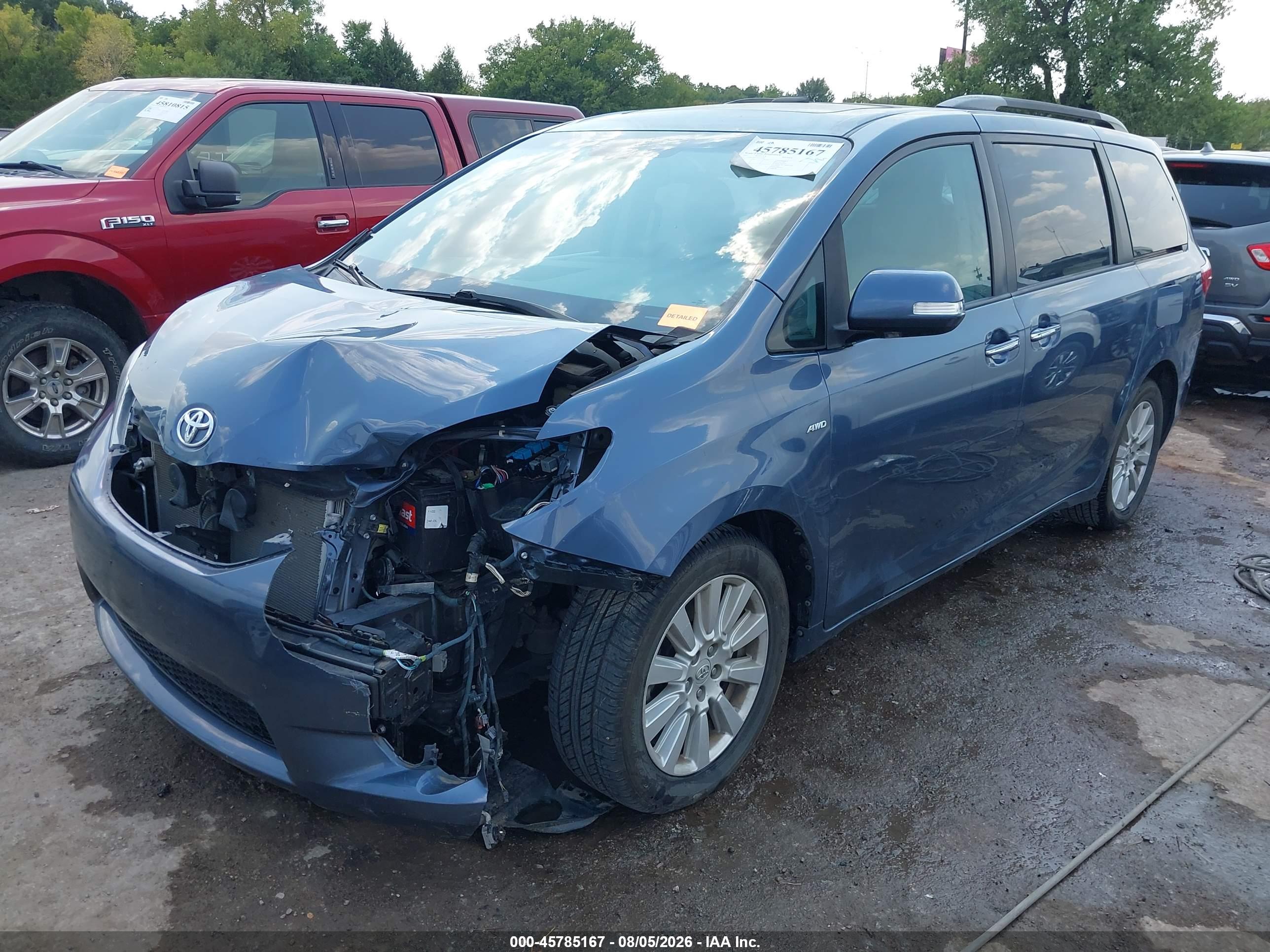 2017 TOYOTA SIENNA — I2