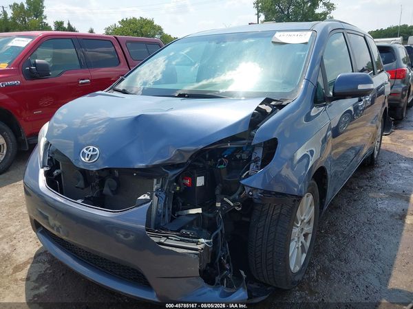 2017 TOYOTA SIENNA — I6