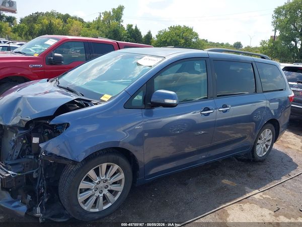2017 TOYOTA SIENNA — I117