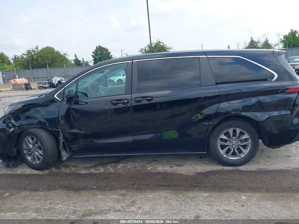 2021 TOYOTA SIENNA LE