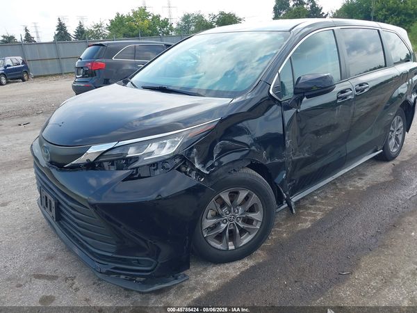 2021 TOYOTA SIENNA LE