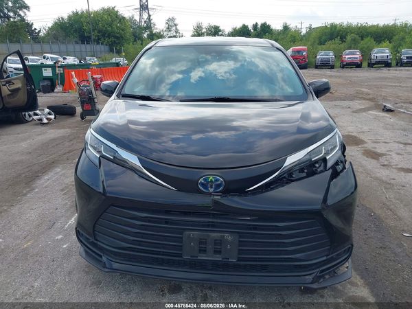 2021 TOYOTA SIENNA LE
