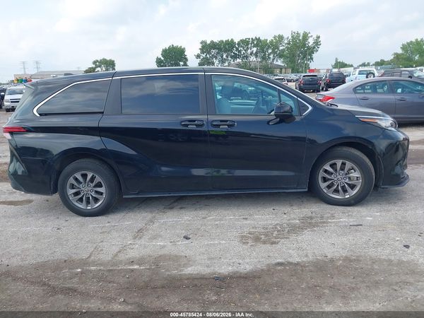 2021 TOYOTA SIENNA LE