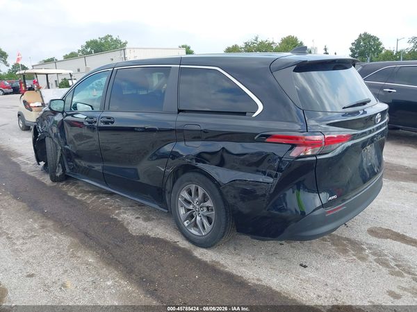 2021 TOYOTA SIENNA LE