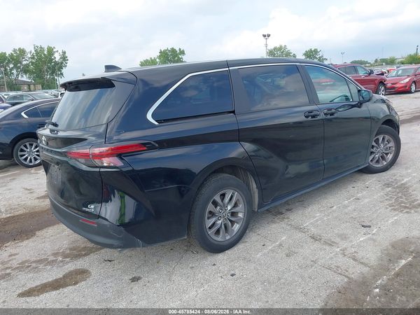 2021 TOYOTA SIENNA LE