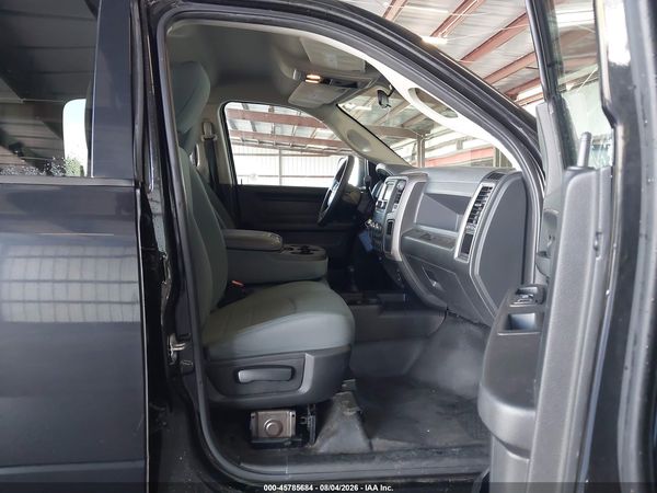 2017 RAM 3500 TRADESMAN  4X4 6'4 BOX — I5