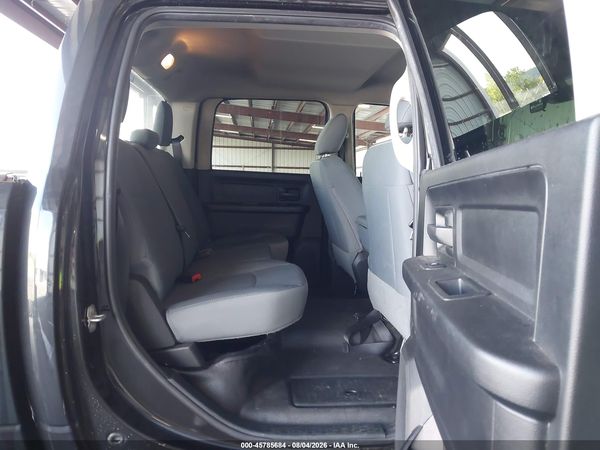 2017 RAM 3500 TRADESMAN  4X4 6'4 BOX — I8