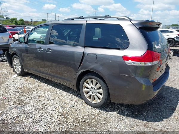 2013 TOYOTA SIENNA XLE 7 PASSENGER