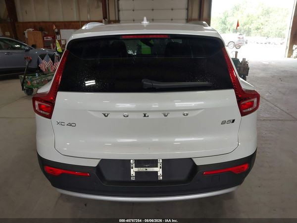2025 VOLVO XC40 B5 CORE BRIGHT THEME