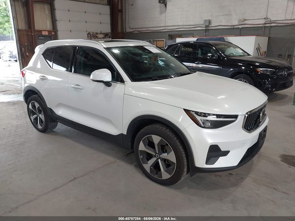 2025 VOLVO XC40 B5 CORE BRIGHT THEME