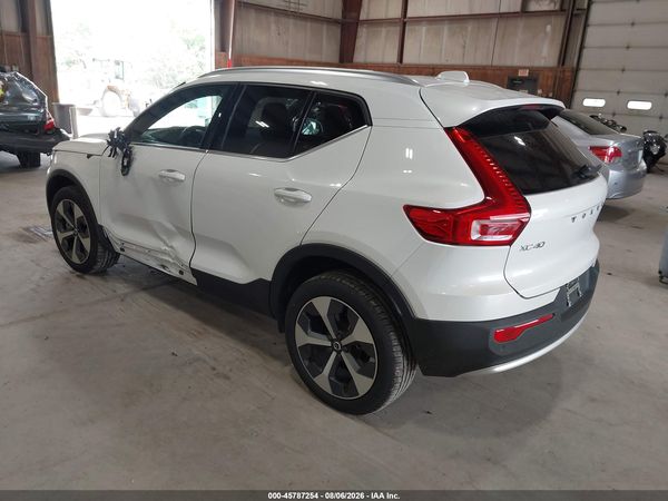 2025 VOLVO XC40 B5 CORE BRIGHT THEME