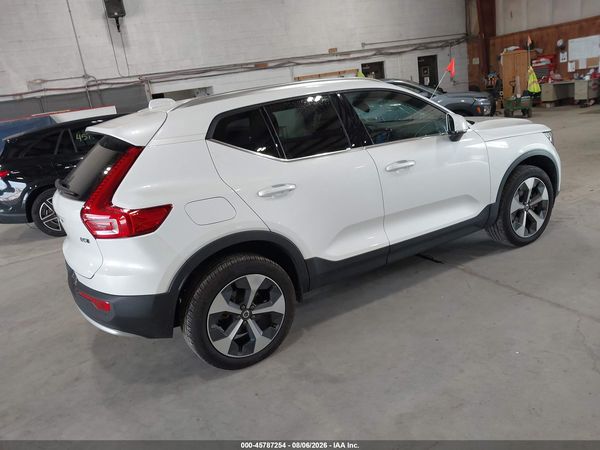 2025 VOLVO XC40 B5 CORE BRIGHT THEME