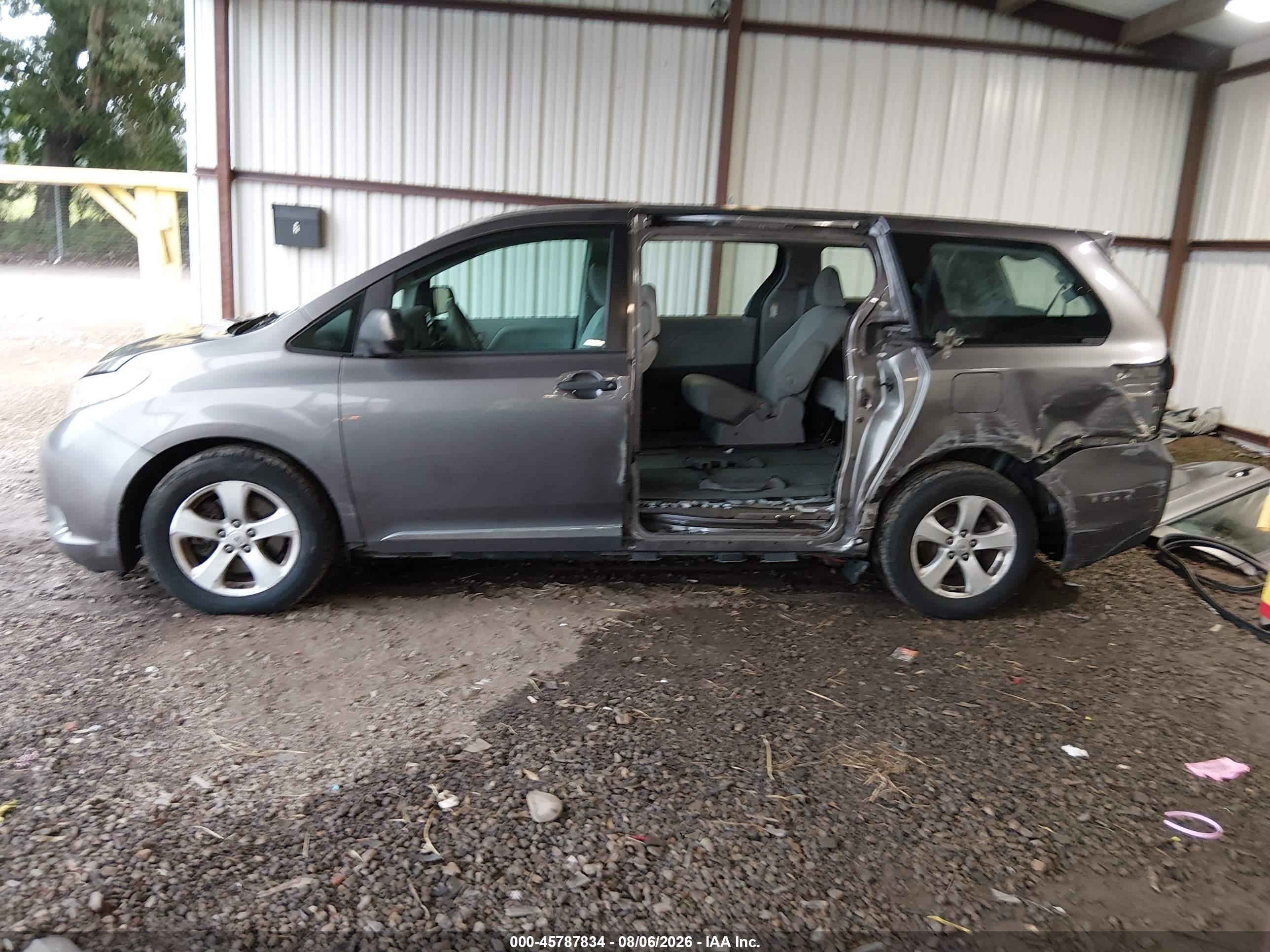 2017 TOYOTA SIENNA L 7 PASSENGER
