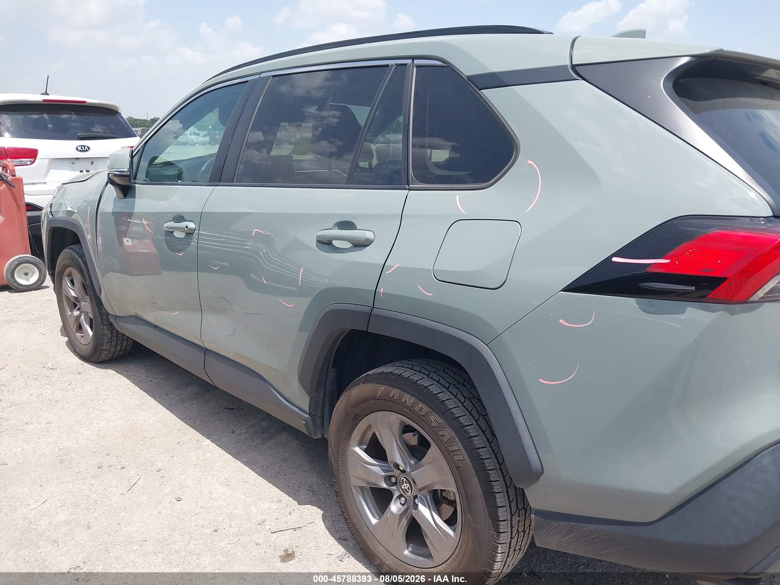 2023 TOYOTA RAV4 XLE