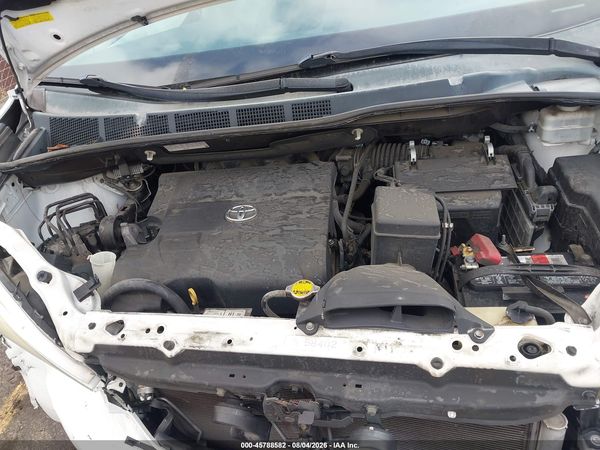 2013 TOYOTA SIENNA LE V6 8 PASSENGER