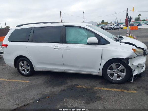 2013 TOYOTA SIENNA LE V6 8 PASSENGER