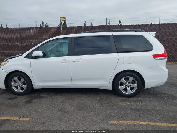 2013 TOYOTA SIENNA LE V6 8 PASSENGER