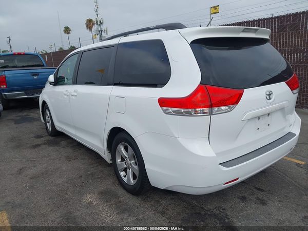 2013 TOYOTA SIENNA LE V6 8 PASSENGER