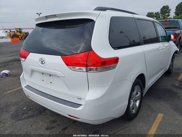 2013 TOYOTA SIENNA LE V6 8 PASSENGER