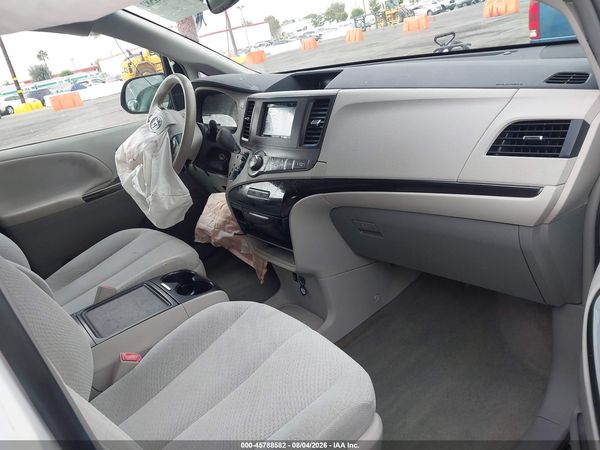 2013 TOYOTA SIENNA LE V6 8 PASSENGER