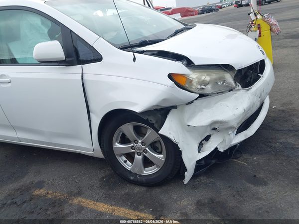 2013 TOYOTA SIENNA LE V6 8 PASSENGER