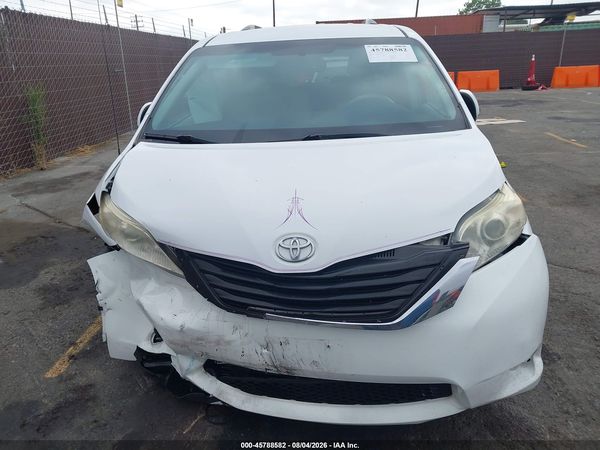 2013 TOYOTA SIENNA LE V6 8 PASSENGER