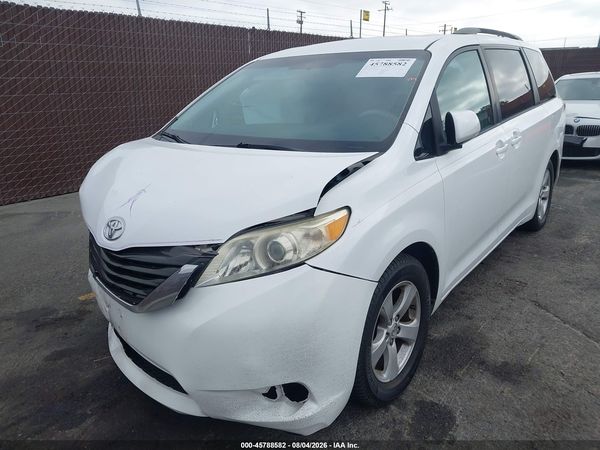 2013 TOYOTA SIENNA LE V6 8 PASSENGER