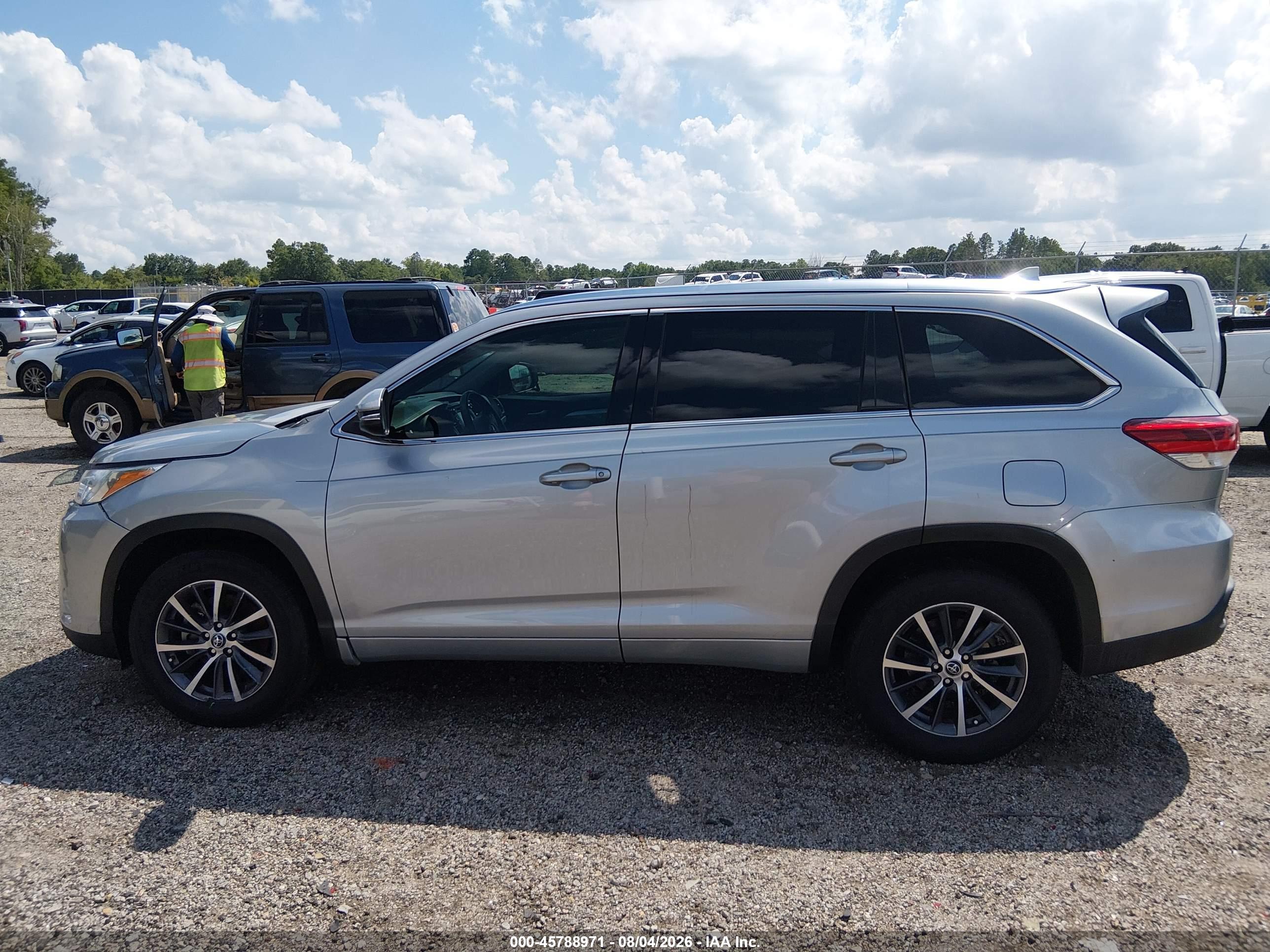 2018 TOYOTA HIGHLANDER XLE