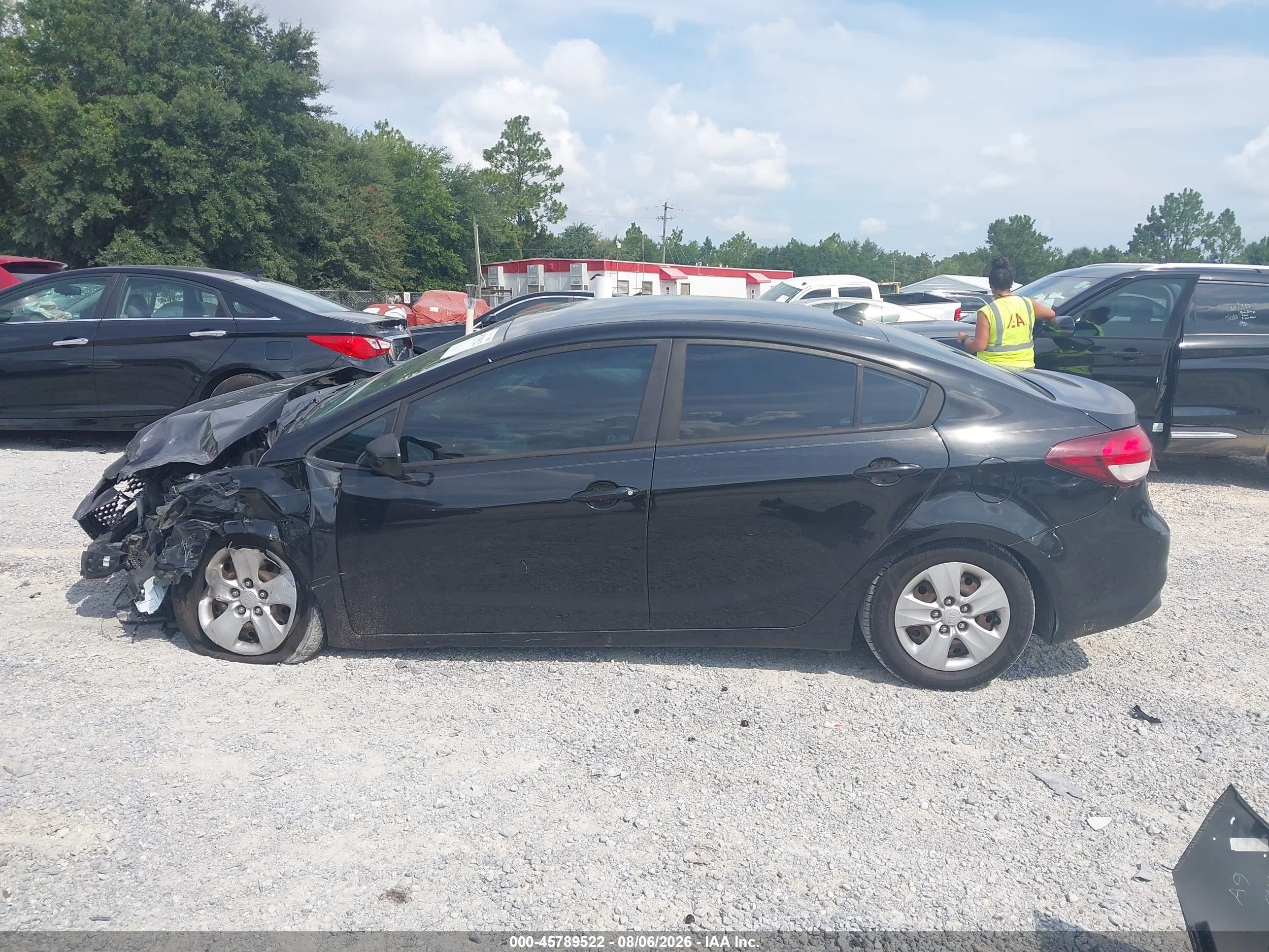 2017 KIA FORTE LX