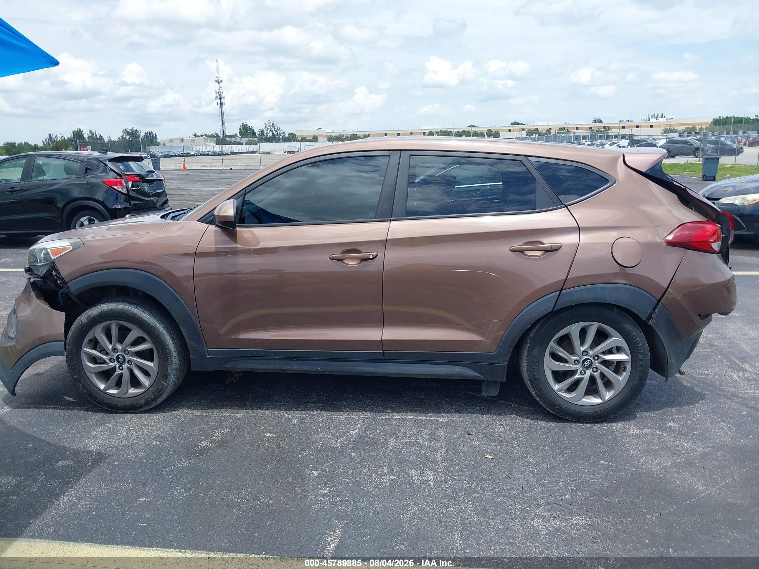 2017 HYUNDAI TUCSON SE