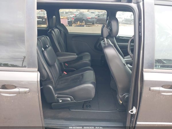 2016 DODGE GRAND CARAVAN SXT — I8