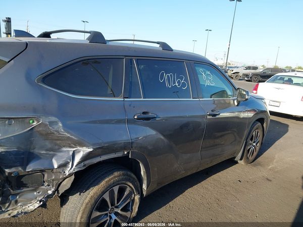 2022 TOYOTA HIGHLANDER XLE