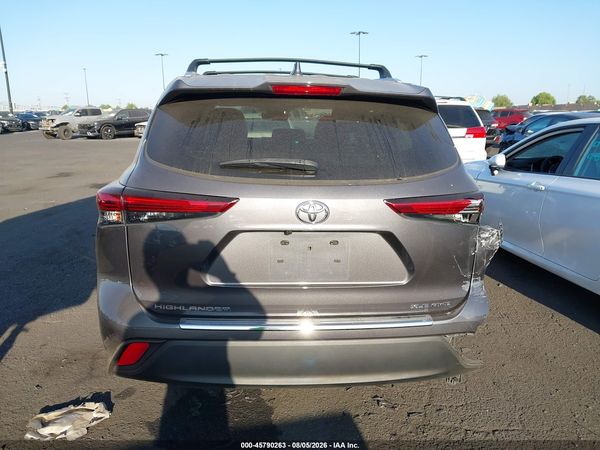 2022 TOYOTA HIGHLANDER XLE