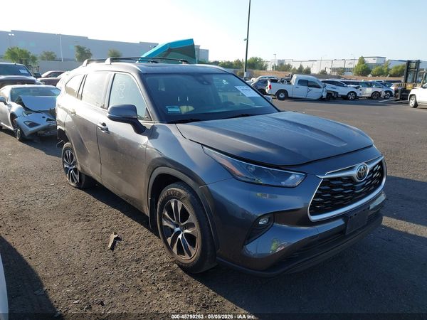 2022 TOYOTA HIGHLANDER XLE