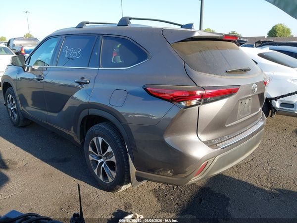 2022 TOYOTA HIGHLANDER XLE