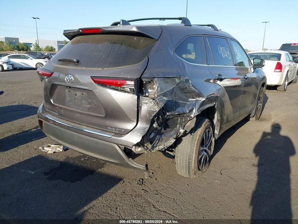 2022 TOYOTA HIGHLANDER XLE