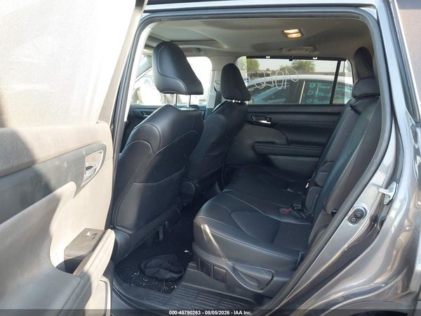 2022 TOYOTA HIGHLANDER XLE